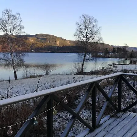 Idyllisk Vestlandsfolelse Ved Eikeren