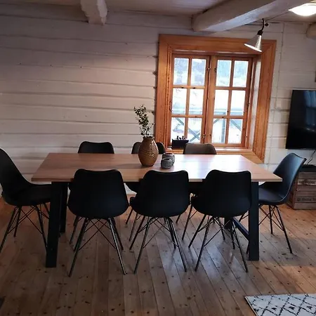 Idyllisk Vestlandsfolelse Ved Eikeren